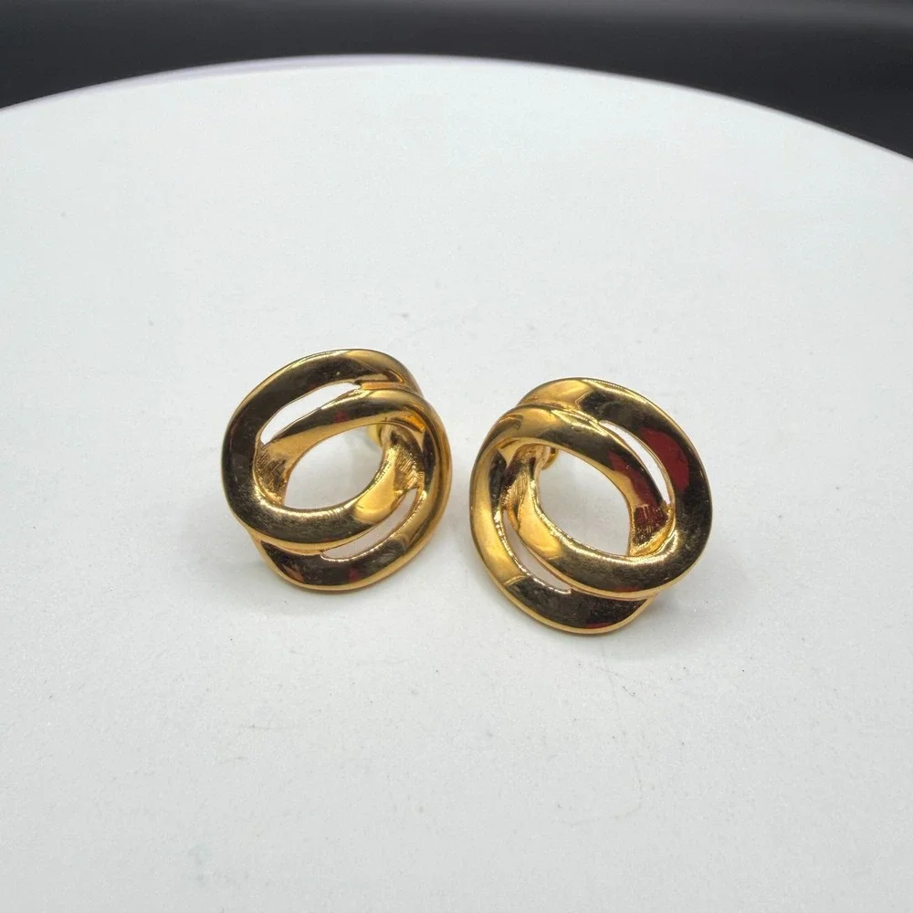 Gold Tone Interlocking Knot Stud Earrings Chunky Statement Y2K Minimalist Gift